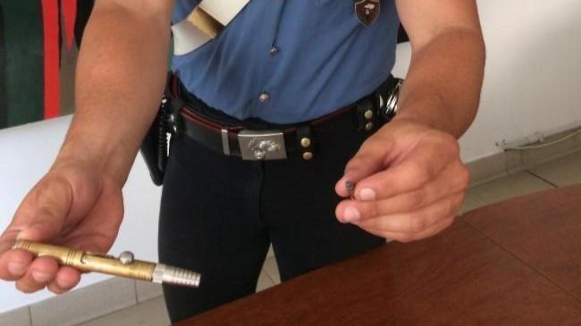 Condanna per la penna - pistola