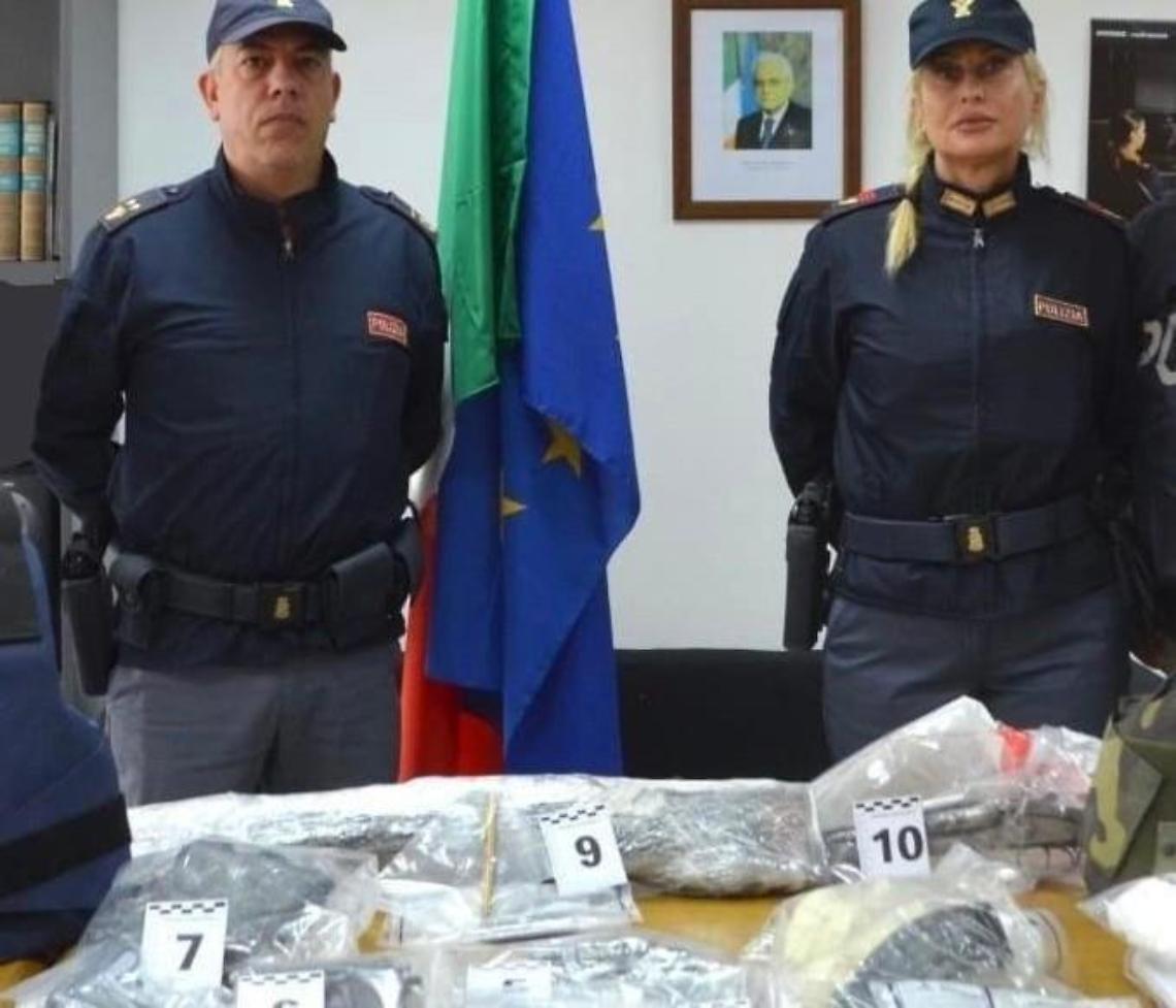 Un arsenale in casa, arrestato un uomo di 43 anni