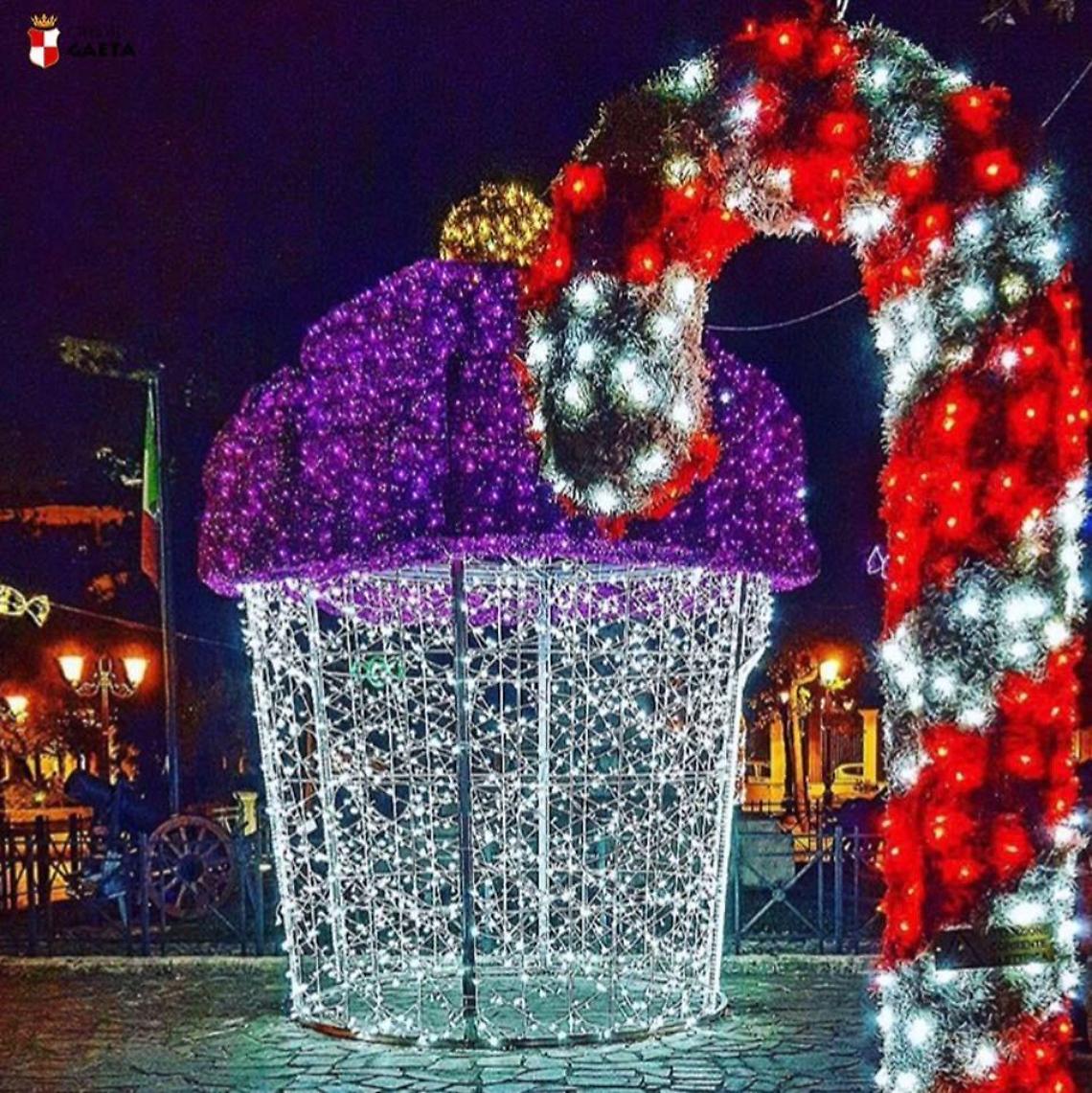 Si riaccendono le luminarie a Gaeta, obbligo di mascherina in piazza