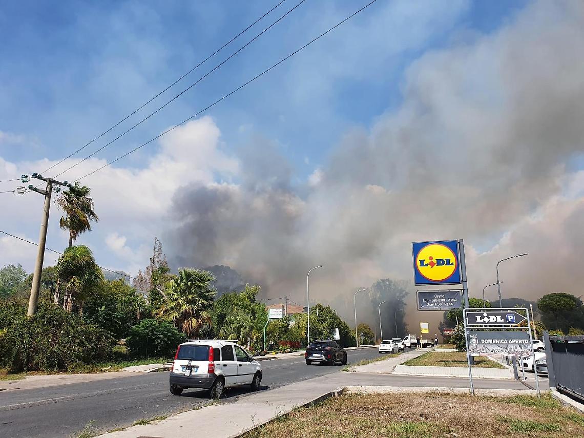 Maxi incendio, i due ordigni finiscono  nei laboratori del Ris