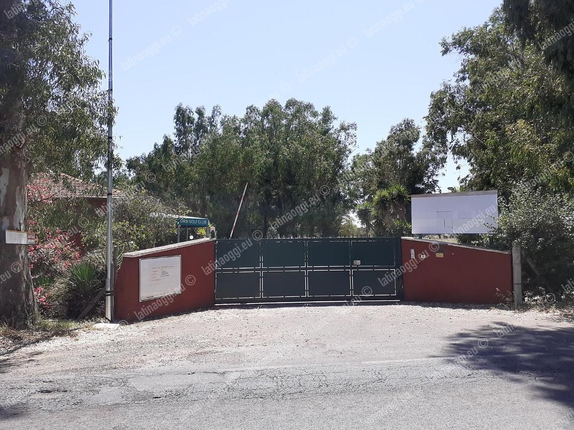 Rapina al golf club,  tre in silenzio dal Gip
