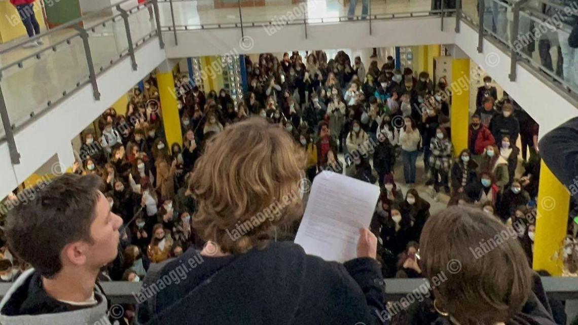 Gli studenti occupano il Liceo Classico Dante Alighieri