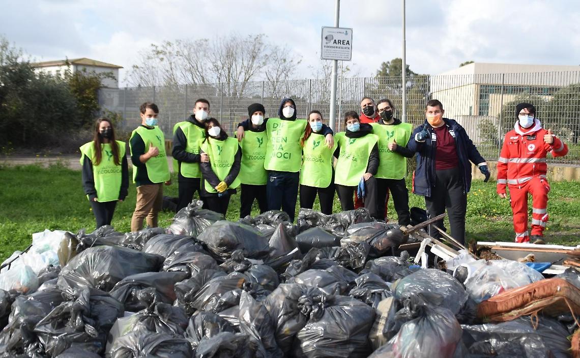 Aprilia Ecologica, 80 volontari per ripulire la zona degli istituti superiori