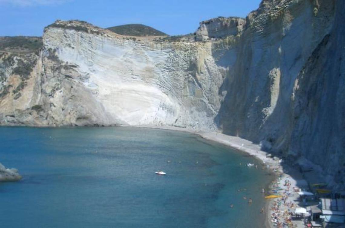 Messa in sicurezza Chiaia di Luna, danno erariale milionario
