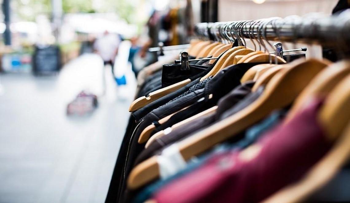 Ladro di abbigliamento specializzato in griffe di lusso: denunciato