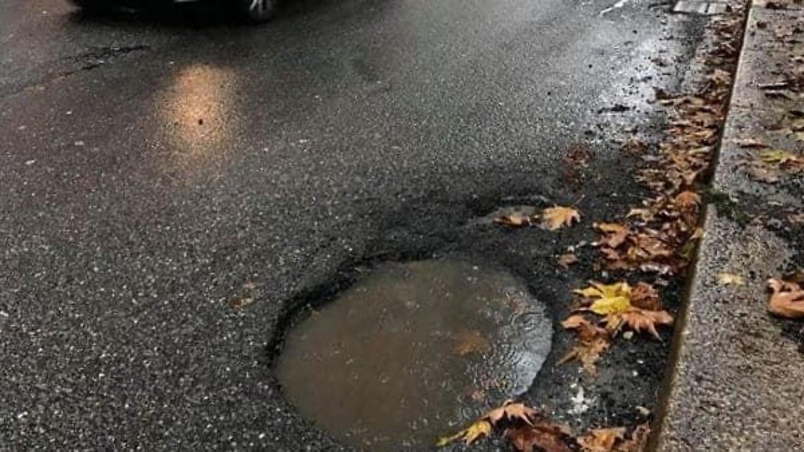 Strade e buche, FdI interroga Coletta: "Cosa si sta facendo per sistemare?"