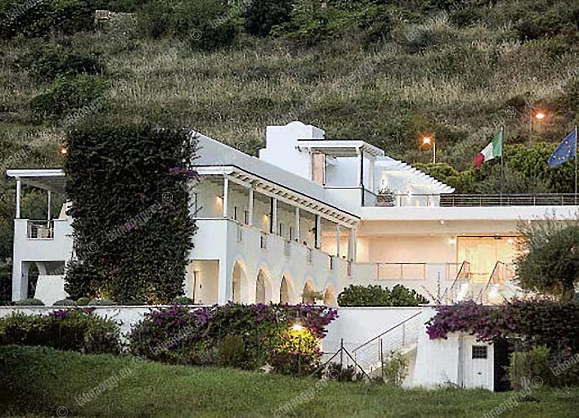 Hotel Grotta di Tiberio, permessi annullati