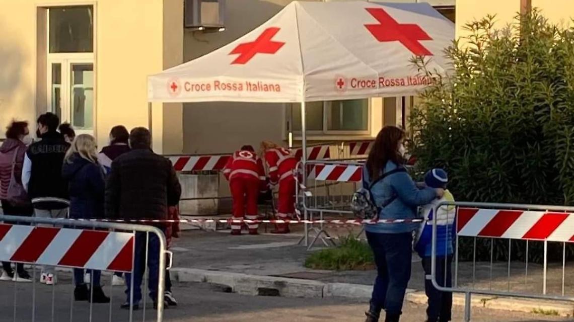 Covid 19, partito il drive-in per gli studenti: tamponi gratuiti