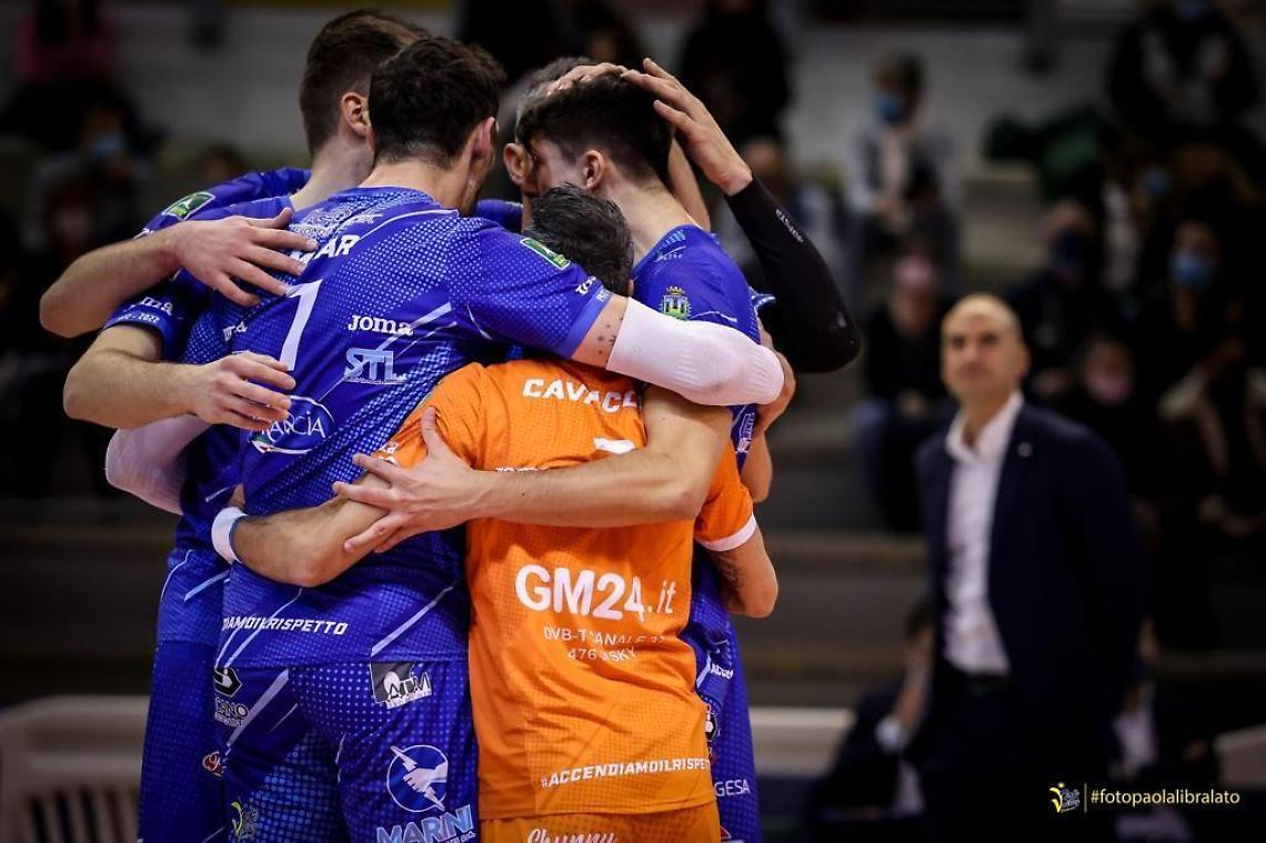 Top Volley, allenamenti sospesi: 8 gli atleti positivi al Covid