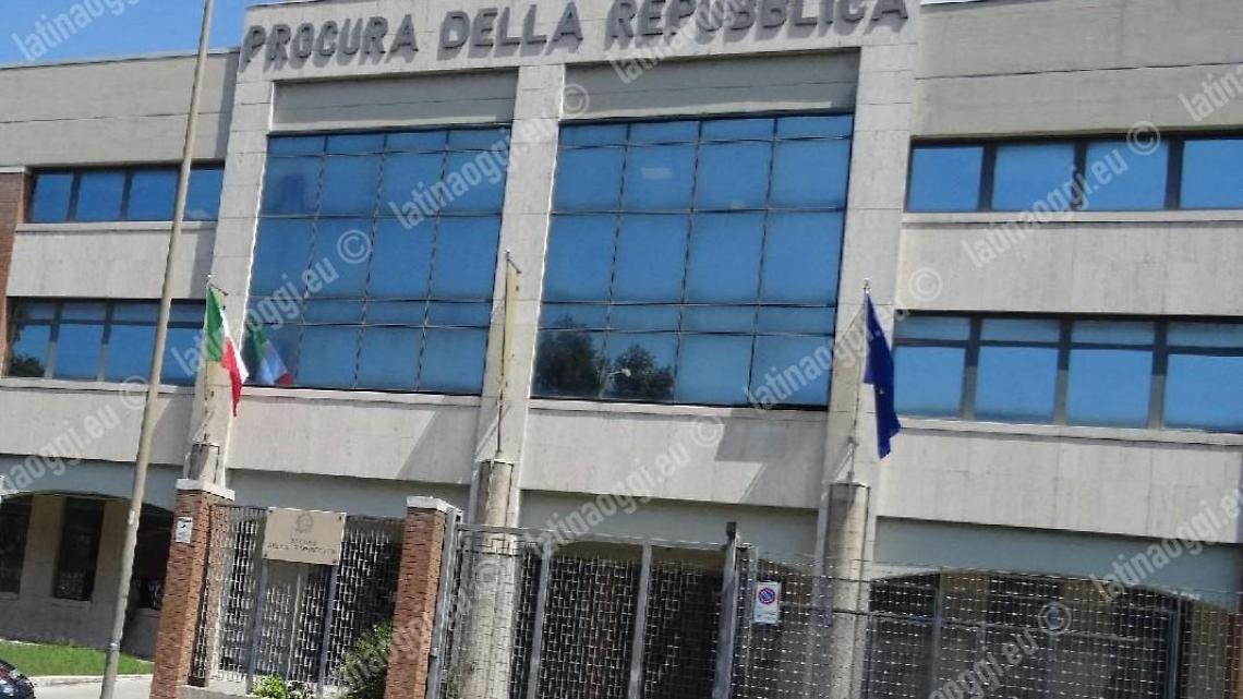 Giovane aggredito, sospesi agenti della polizia locale: nascosero gli indizi