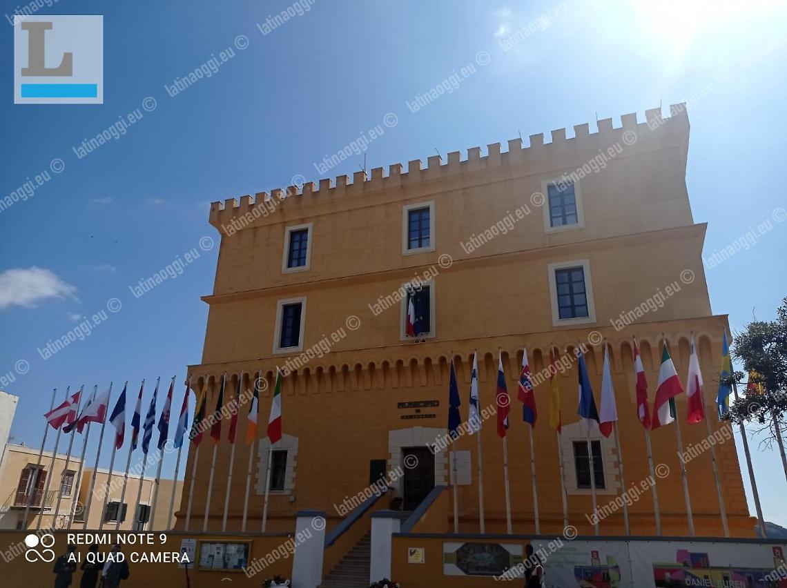 Il Comune di Ventotene rompe il contratto con la sua partecipata dei rifiuti per inadempimento