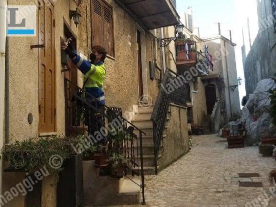 La storia di Nicola, il portalettere adottato dal borgo