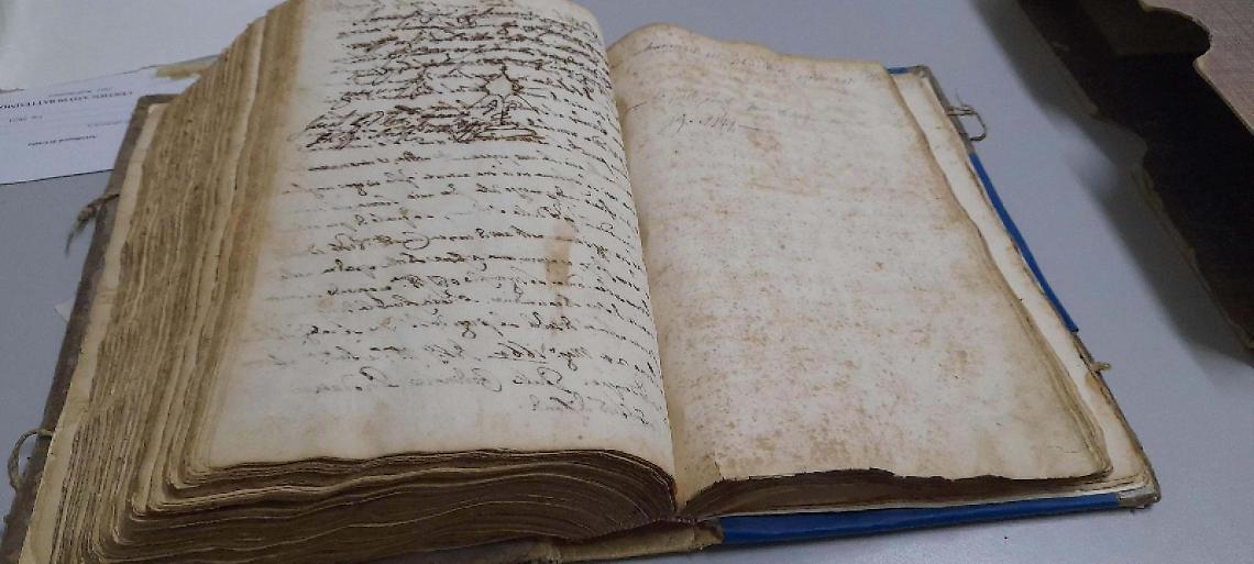 Adotta un libro dell'Archivio storico del Duomo di San Pietro: l'iniziativa