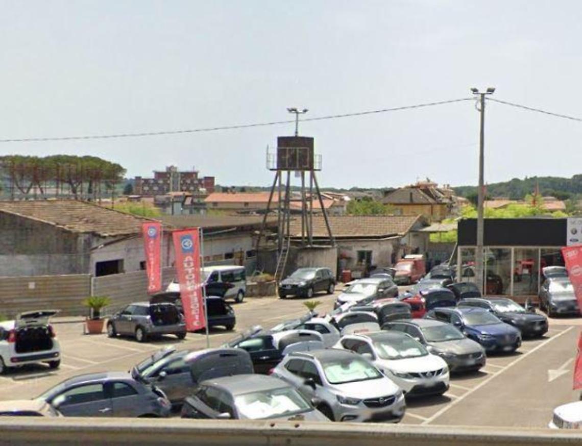 Spari contro una concessionaria d'auto, ferito Gustavo Bardellino