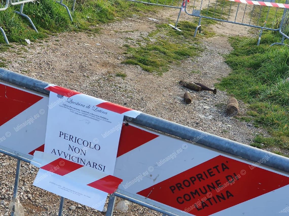 Ordigni bellici inesplosi restano a bordo strada