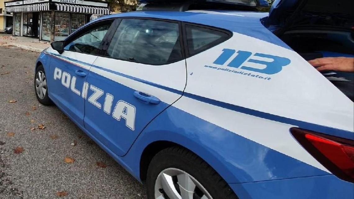 Ubriaco si finge carabiniere poi tenta di scappare: preso