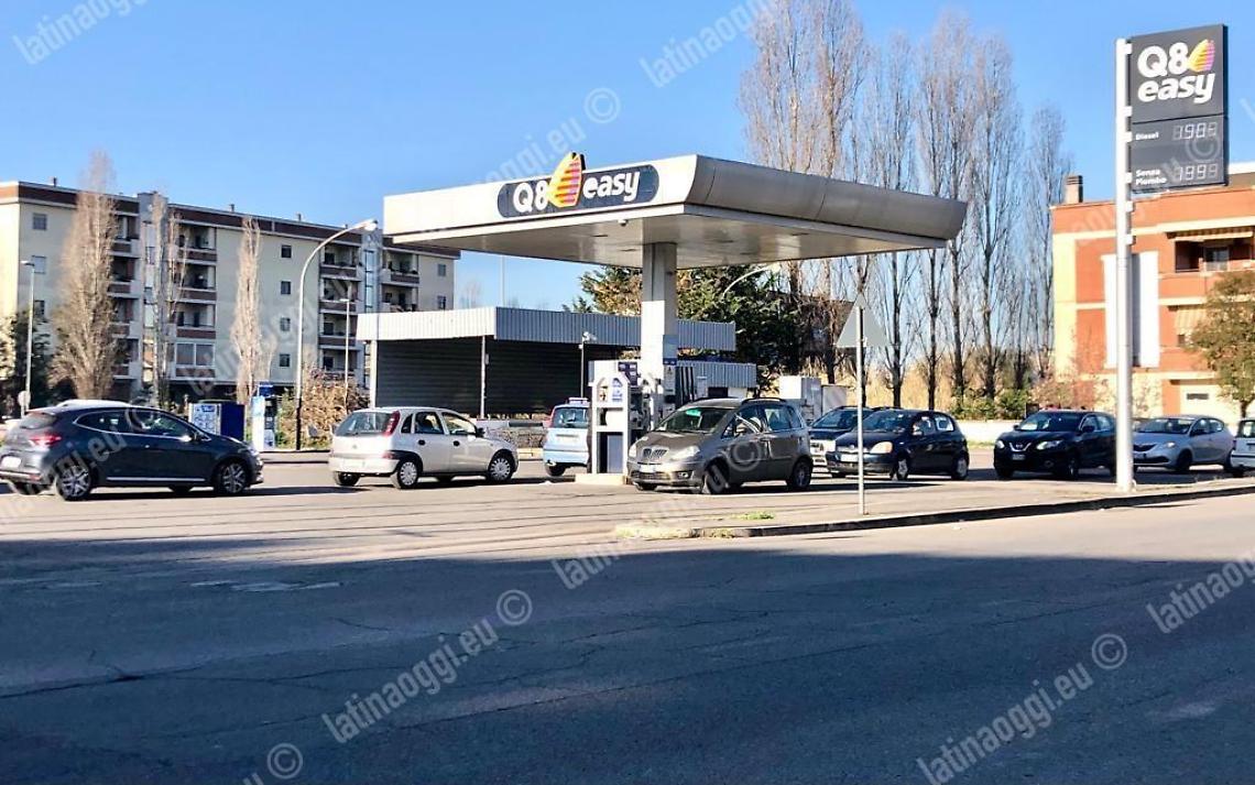 Guerra Ucraina e rincari, caccia al carburante più economico