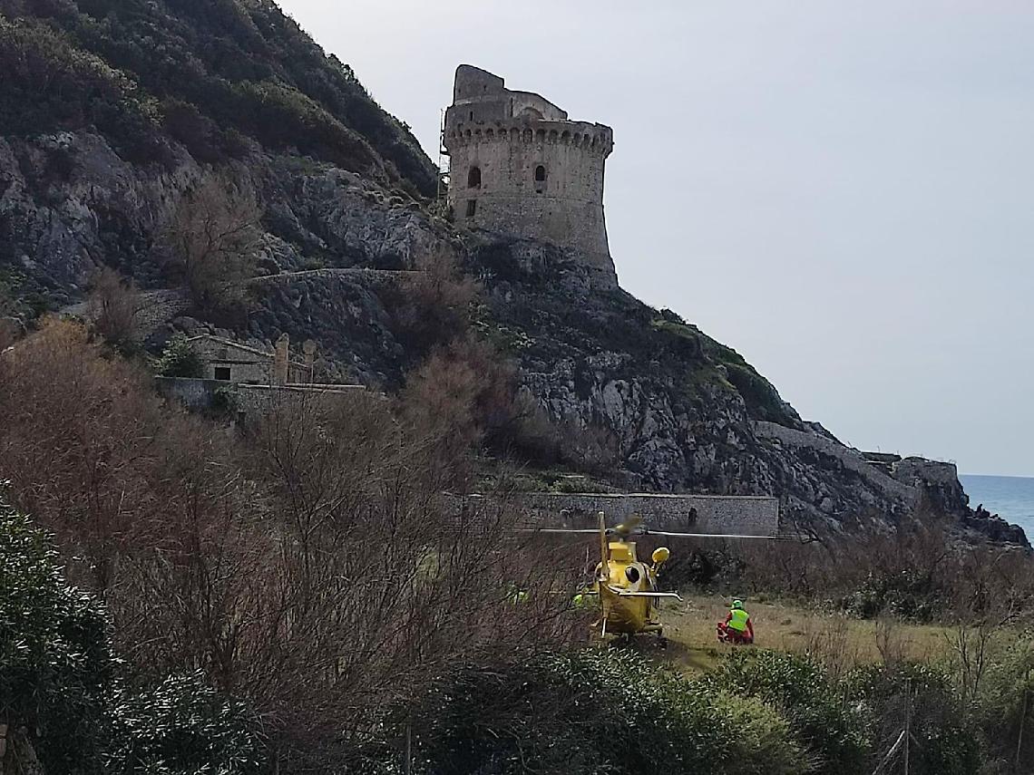 Resta bloccata sul promontorio del Circeo, al via le operazioni di soccorso