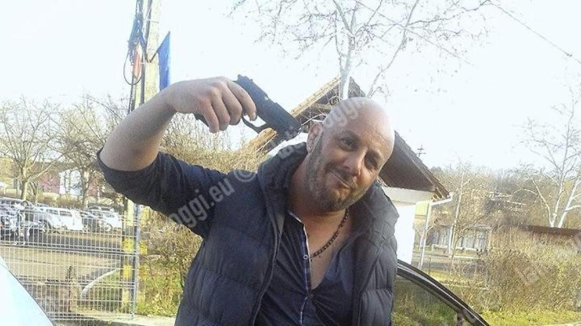 Telefonata bluff in caserma durante la diretta Tik Tok