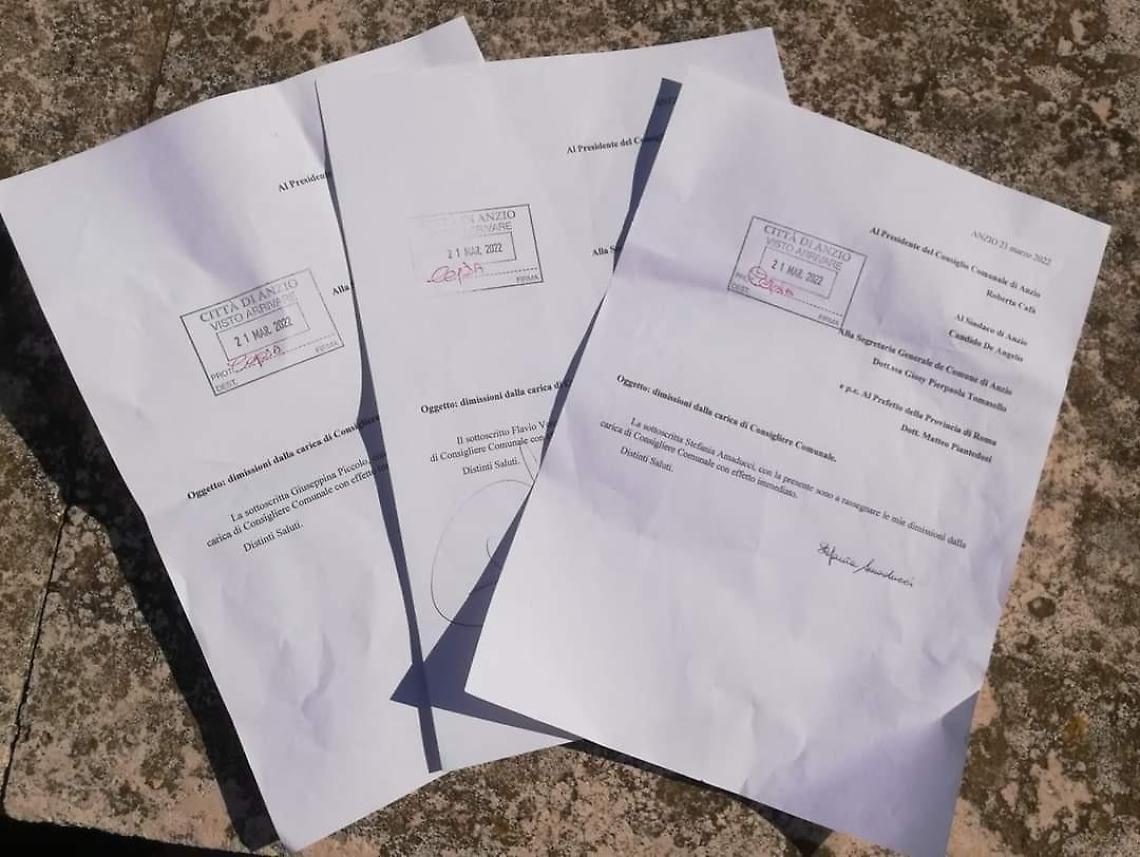 Anzio, si dimettono altri tre consiglieri: Vasoli, Piccolo e Amaducci lasciano