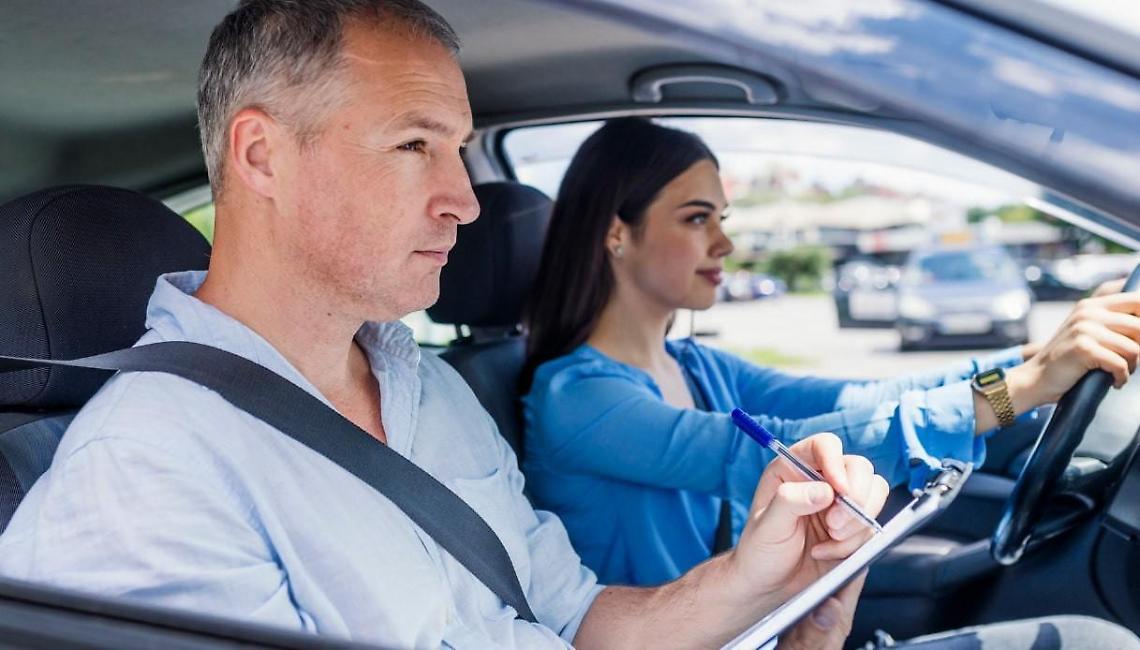Autoscuole senza esami per l'abilitazione ad insegnante, vertice in Provincia