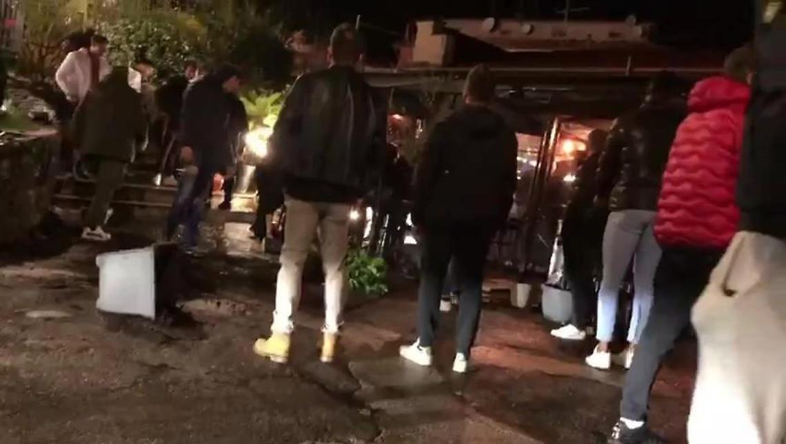Pestato a sangue dove hanno ucciso Willy: calci e pugni sotto gli occhi di tutti