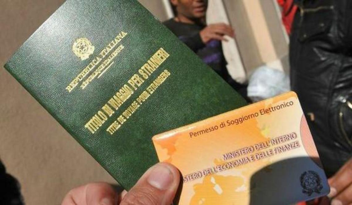 Braccianti, permessi di soggiorno con documenti falsi