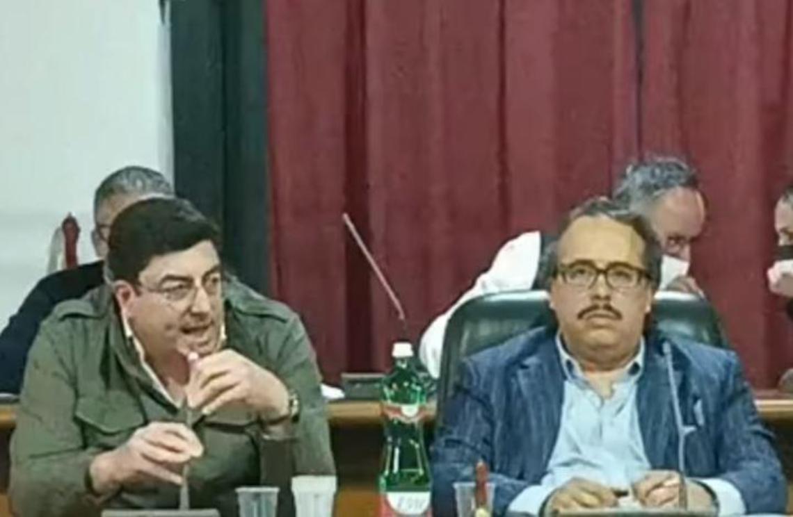 "Un servizio che non funziona è peggio delle infiltrazioni": bufera su Taddeo