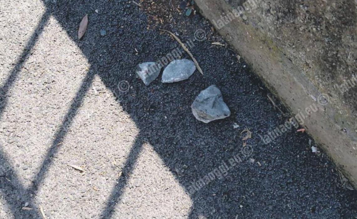 Lanci di pietre sulle auto in transito, paura a Minturno