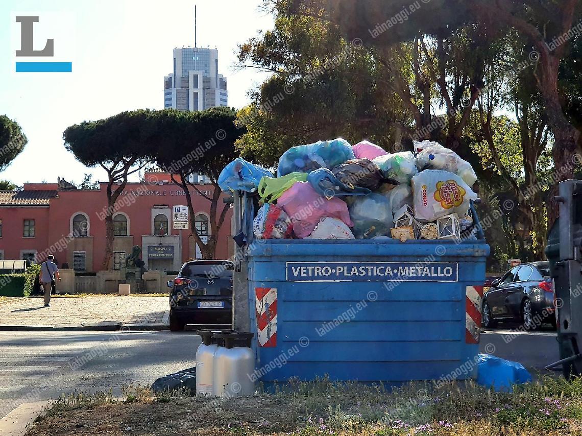 Rifiuti, ancora problemi nel servizio. E in centro la situazione peggiora