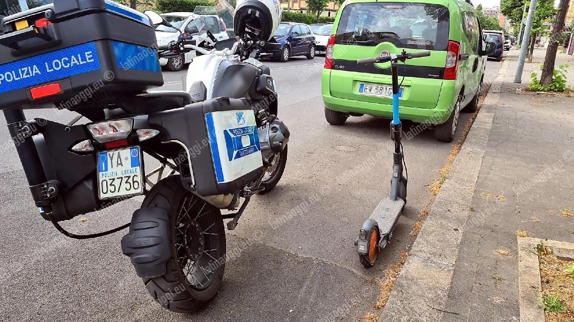 Indisciplinati con i monopattini, controlli serrati della Polizia Locale