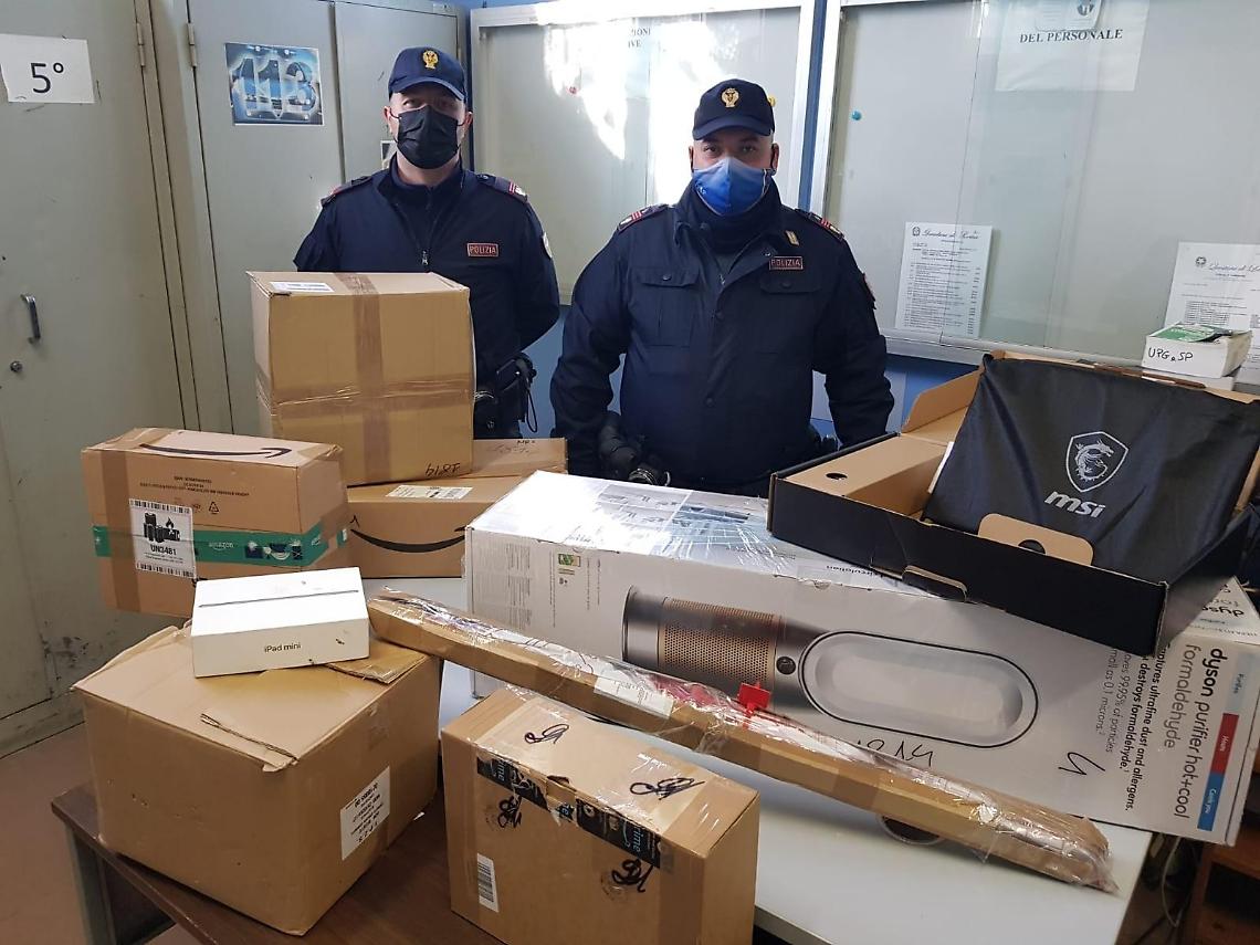 Compra su Amazon con documenti falsi, patteggia la pena