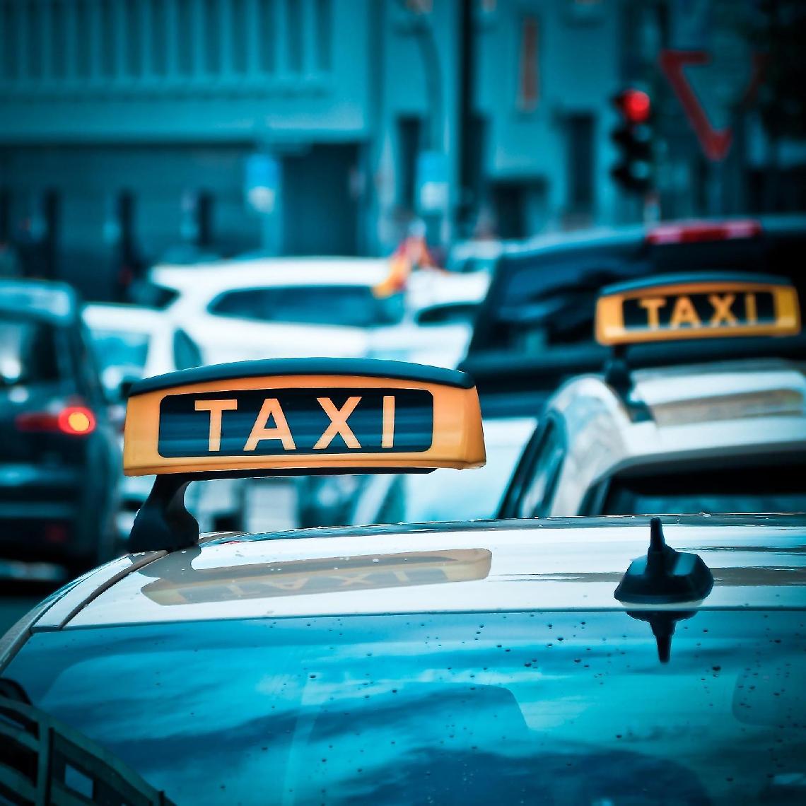 Auto in panne a Roma, Per tornare a casa spende 200 euro di taxi