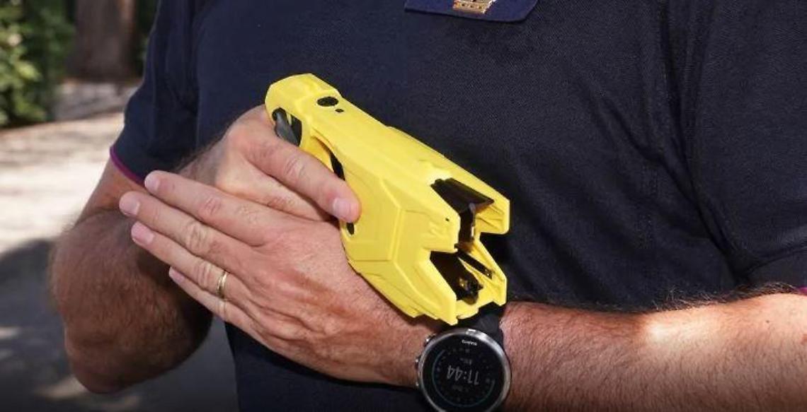 Il sottosegretario Molteni: "Dal 4 luglio Taser alle forze dell'ordine di Latina"