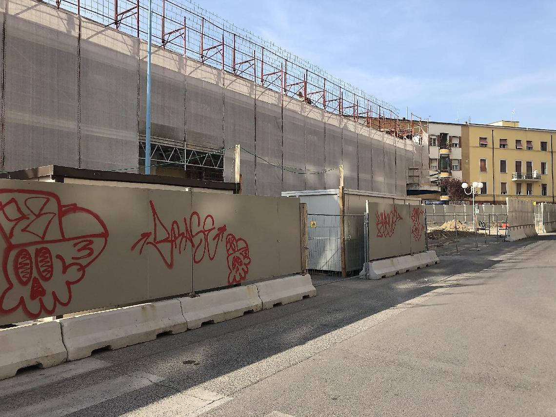Lavori fermi all'ex Garage Ruspi, disagi al commercio