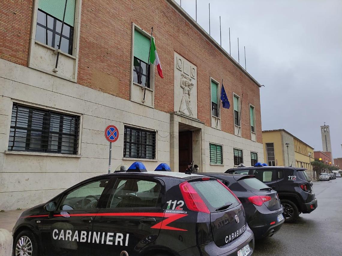 Piromane preso dopo l'incendio delle auto