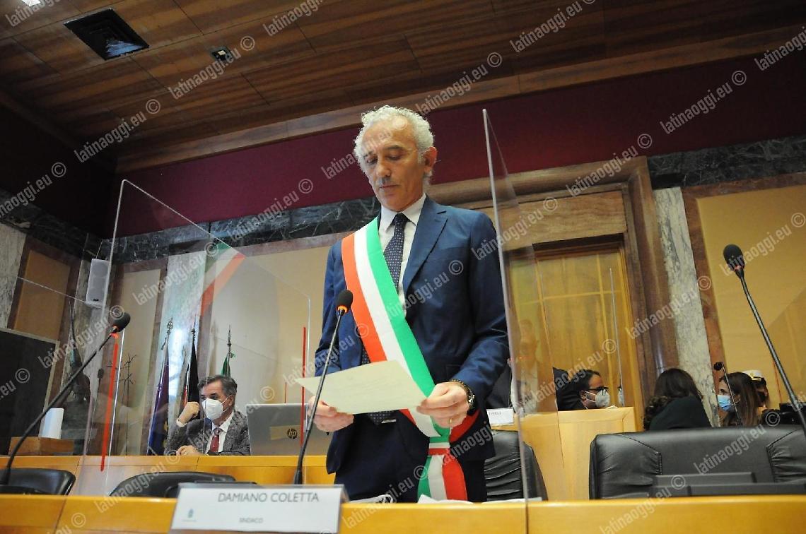 "Città abbandonata e il sindaco Coletta fa l'eroe in tv". Polemica di FdI