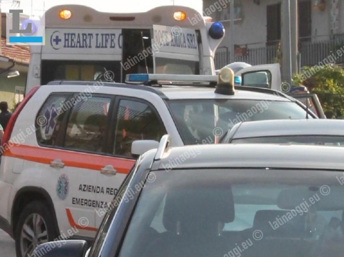 Picchiata dalla sorella della sposa e lasciata in strada con gli abiti strappati