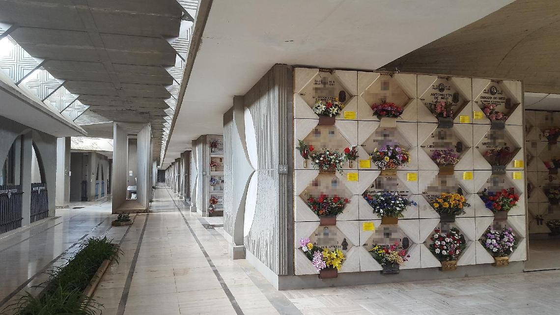 Cimitero  l'ultimo schiaffo,  i cittadini: le bare “scoppiano”