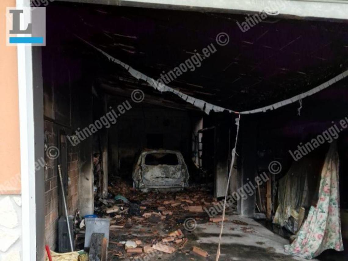 Maltempo, fulmine su una casa in centro: scoppia l'incendio