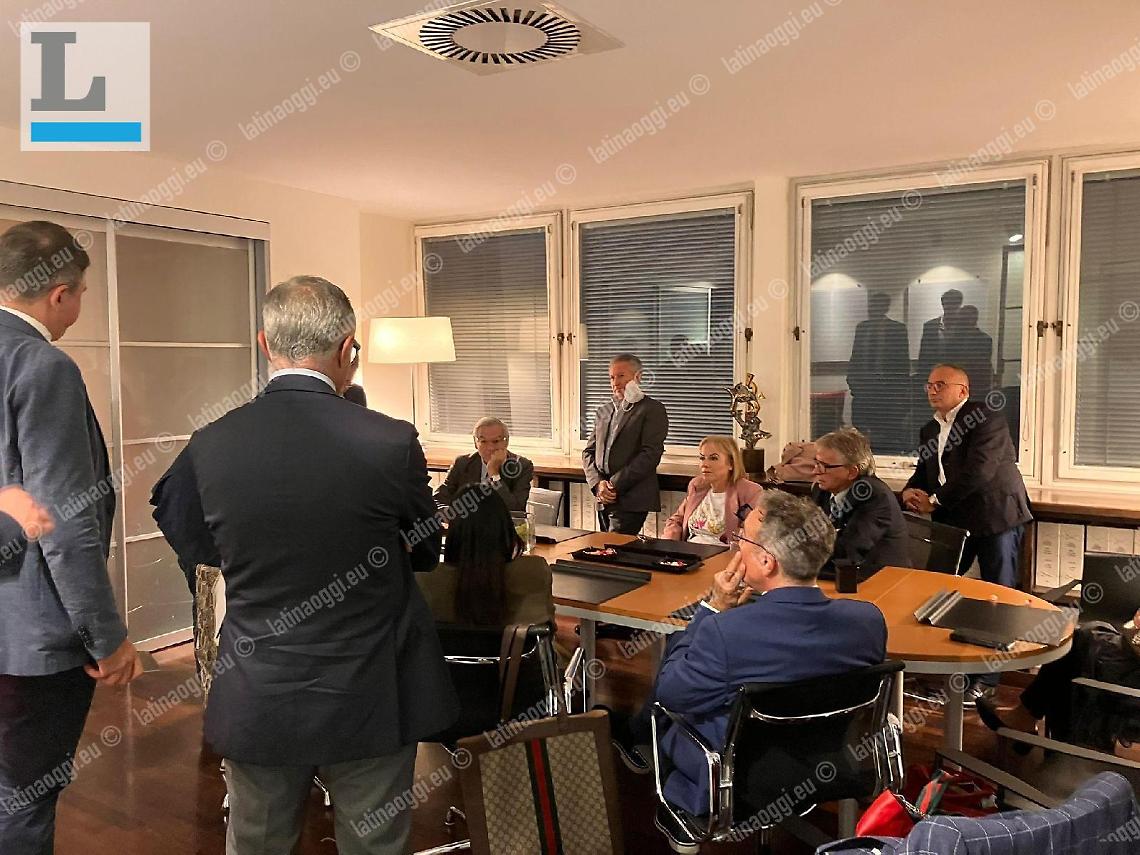 Il centrodestra firma la sfiducia: si conclude l'amministrazione Coletta