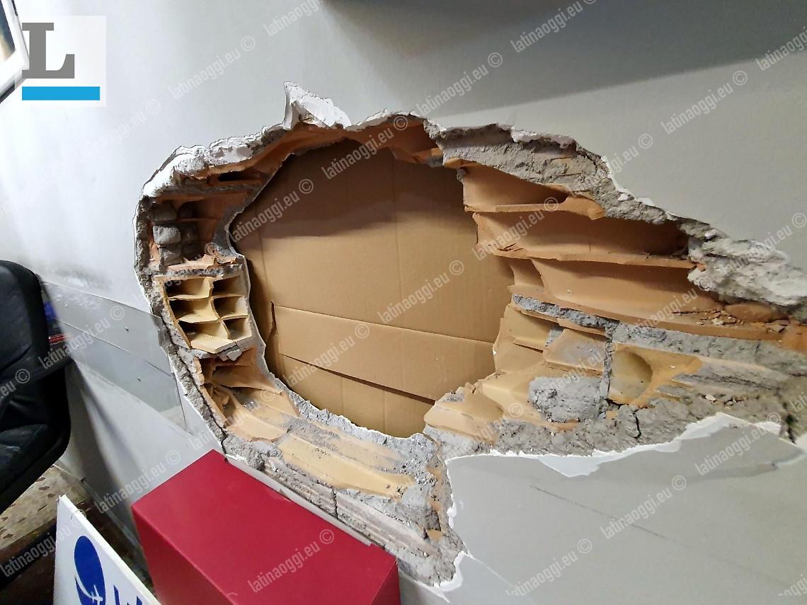 La banda del buco di nuovo in azione, sventato il furto in una gioielleria