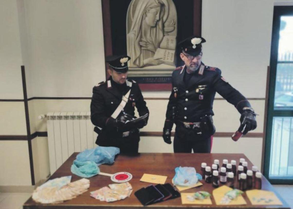 Girano in auto con eroina e  metadone, arrestati
