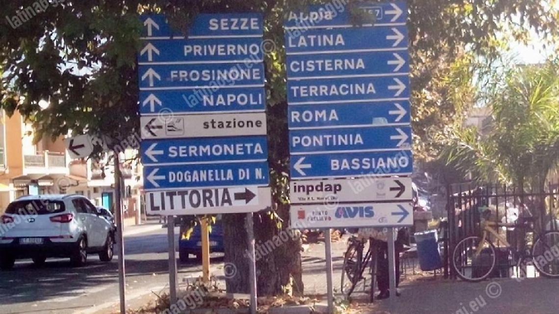 A Latina Scalo l'indicazione stradale  diventa...