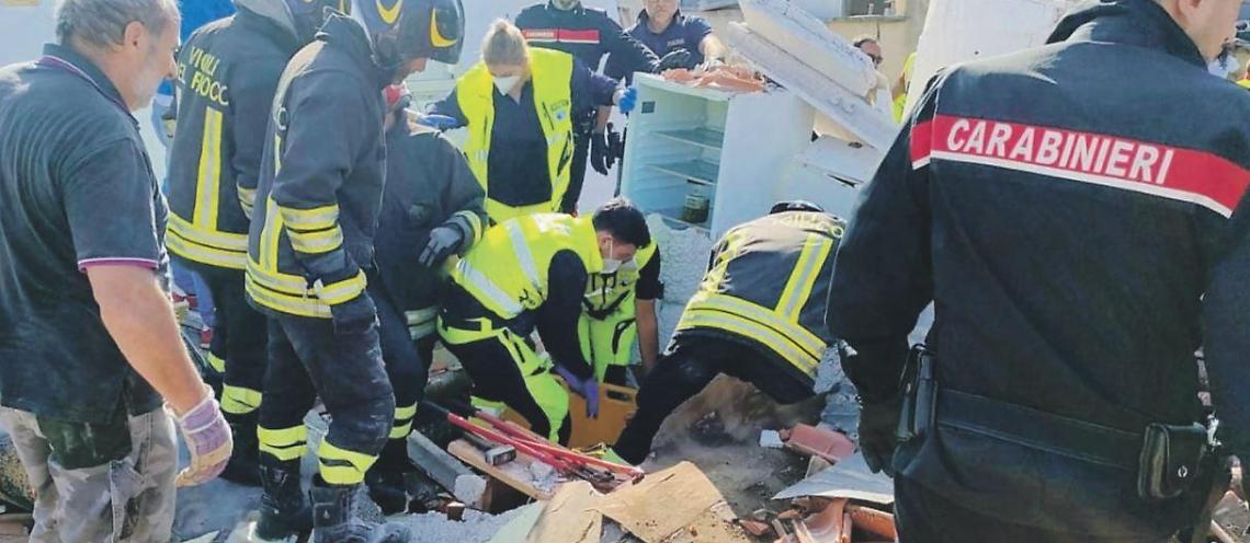 Villa crollata a Lavinio, è morta la donna stratta dalle macerie