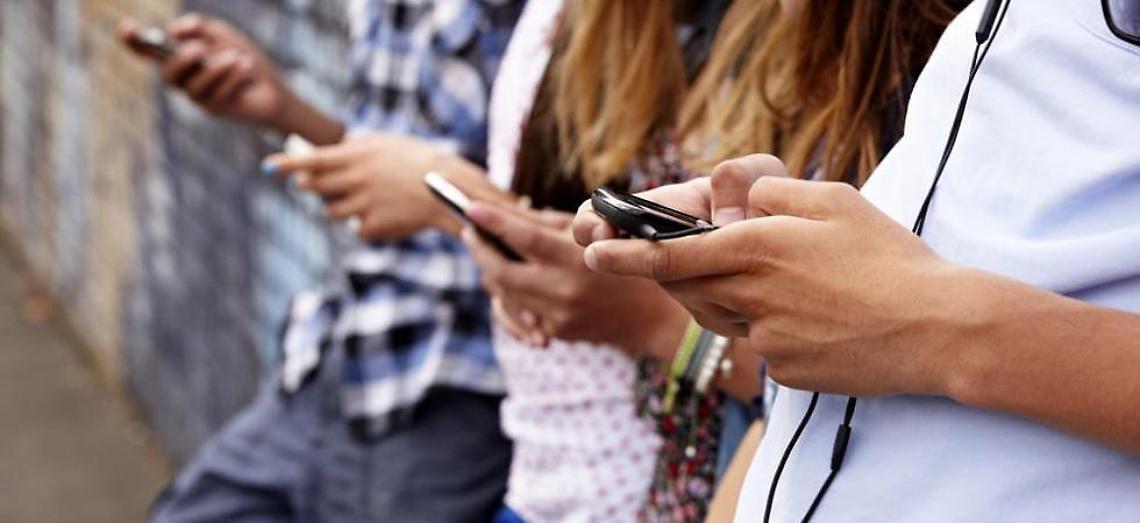 Immagini di abusi e violenza su bambini in chat, 7 minori denunciati