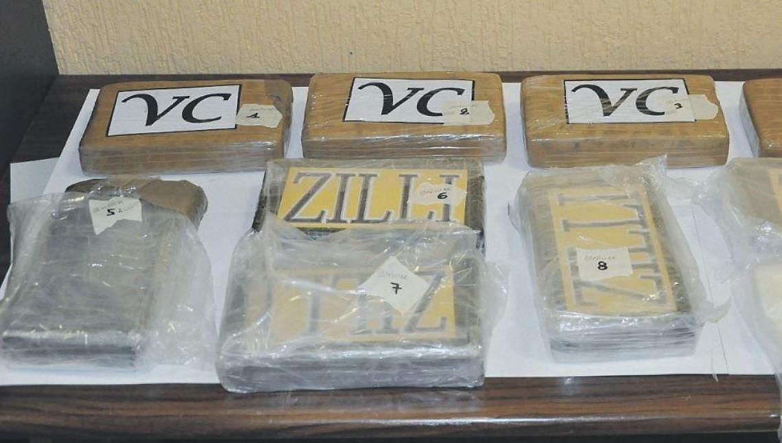 Undici chili di cocaina in cantina: non spiega la provenienza, resta in carcere