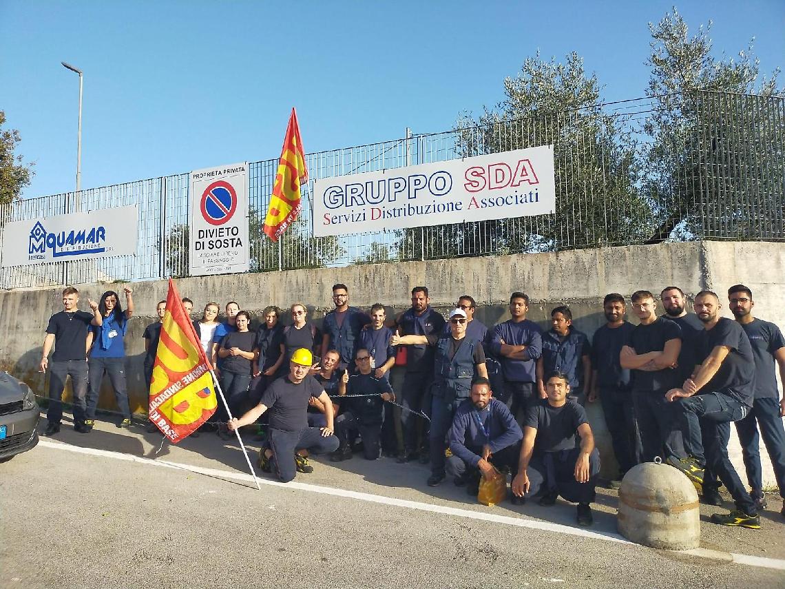 "Inaccettabili 6 euro l'ora". Lo sciopero dei facchini