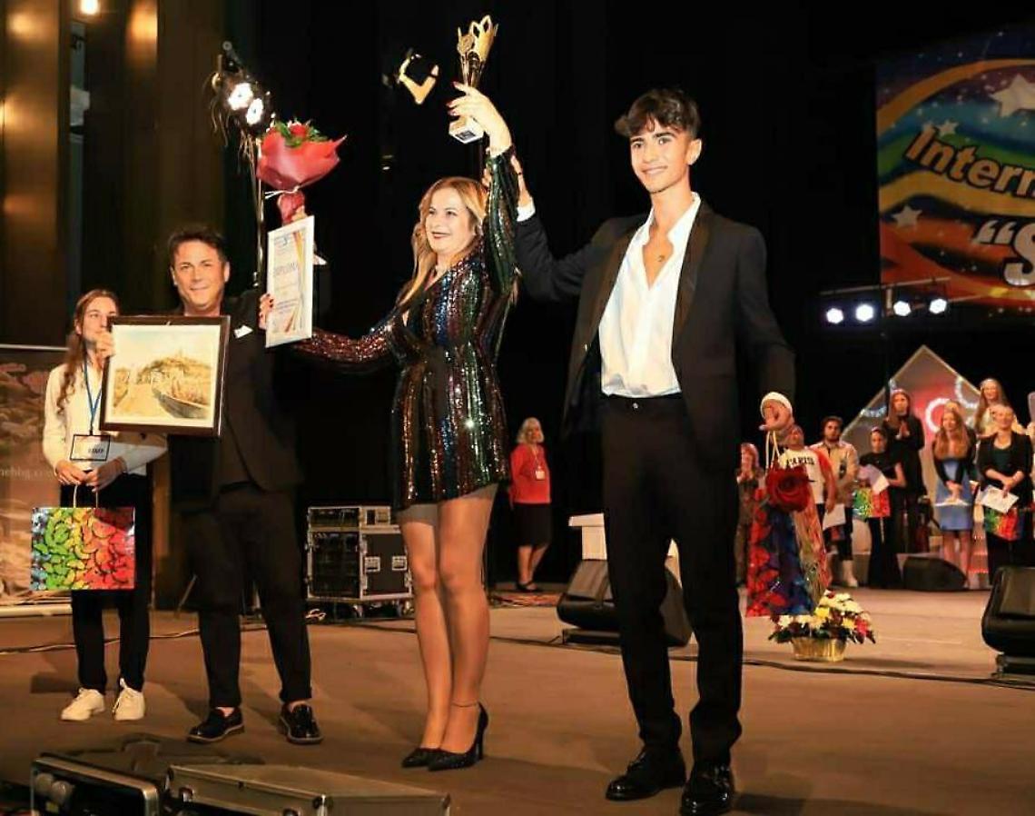 Fondi, mamma e figlio cantanti trionfano al festival in Bulgaria