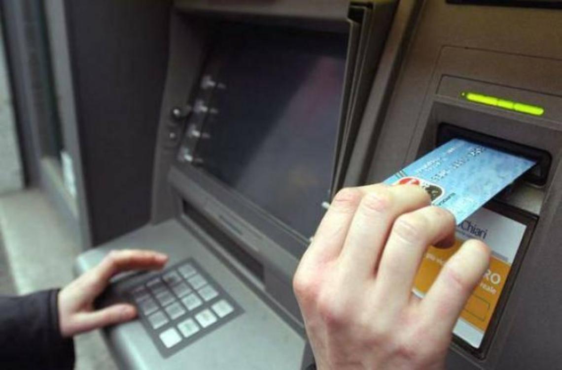 Bancomat, gli sportelli  in “fuga” dai territori. A breve i prelievi nei negozi